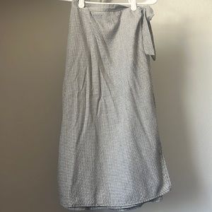 Grey and white skirt size s